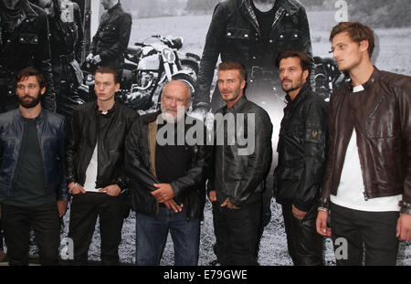 New York, USA. 9 Septembre, 2014. Photographe PETER LINDBERGH, DAVID BECKHAM et les modèles posent pour des photos au "Belstaff : Off Road David Beckham' Livre Signature et réception tenue à Belstaff Chambre. Credit : Nancy/Kaszerman ZUMA Wire/Alamy Live News Banque D'Images