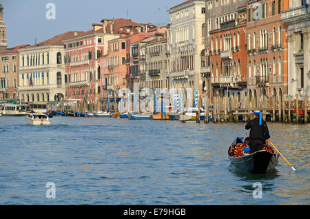 Gondole sur le Grand Canal, Venise, Italie, Europe Banque D'Images