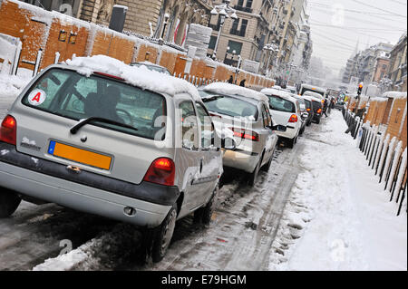 Traffic jam caused by heavy snow in the city center, Marseille, France, Europe Banque D'Images