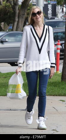 Jaime King laissant restaurant limonade avec de la nourriture à emporter avec : Jaime King Où : West Hollywood, California, United States Quand : 07 Mars 2014 Banque D'Images