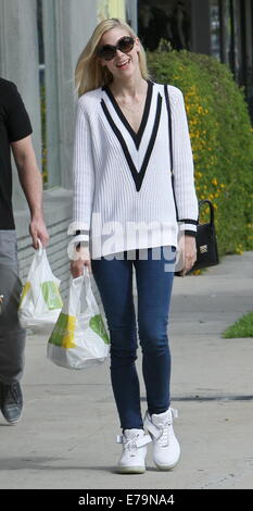 Jaime King laissant restaurant limonade avec de la nourriture à emporter avec : Jaime King Où : Los Angeles, California, United States Quand : 07 Mars 2014 Banque D'Images