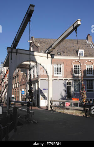 L'Staalmeester Pont sur canal Groenburgwal Amsterdam Pays-Bas Banque D'Images