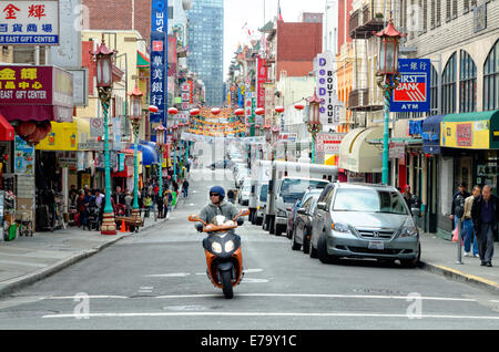 Scène de rue dans le quartier chinois, San Francisco, CA Banque D'Images