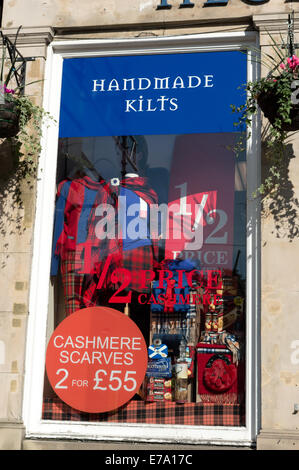 Highland écossais traditionnel dress shop window display dans le centre-ville d'Édimbourg Banque D'Images