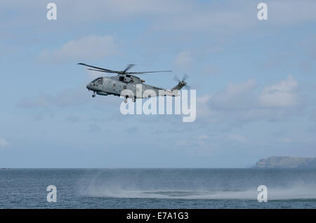 HM2 Merlin de la Marine royale sur l'affichage à l'Airshow Ondes Portrush Antrim Irlande du Co. Banque D'Images