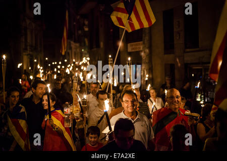 Barcelone, Espagne. 10 Septembre, 2014. Les nationalistes catalans prennent part à une procession de la flamme de l'indépendance à l'occasion de la Journée nationale de crédit la veille : Matthias Rickenbach/ZUMA/ZUMAPRESS.com/Alamy fil Live News Banque D'Images