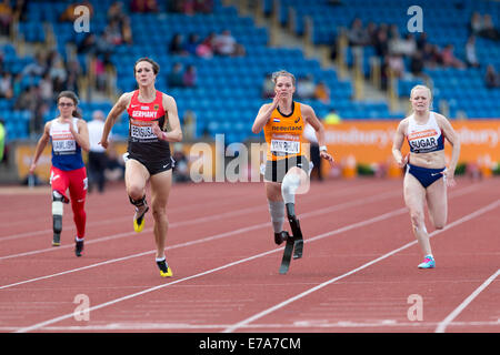 Marlou van Rhijn, DutchIrmgard BENSUSAN, Laura SUGAR & Sophie KAMLISH, du 100 m femmes T43-44, 2014 Grand Prix de Birmingham de l'IPC, UK Banque D'Images