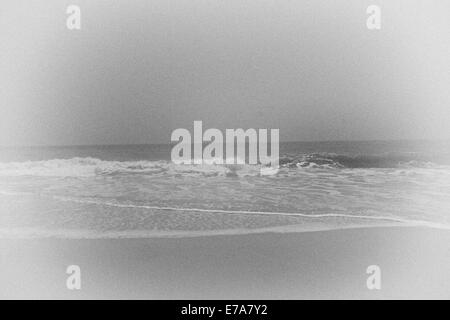 Image style ancien de vagues sur la plage Banque D'Images