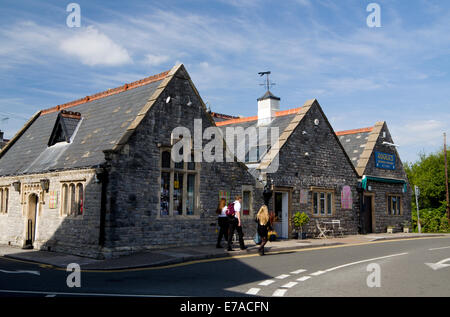 Bâtiment ancien, Place de la Mairie, Bridgend, Vale of Glamorgan, Pays de Galles, Royaume-Uni. Banque D'Images