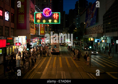 Tramway de Hong Kong at night Banque D'Images