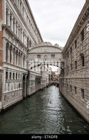 Le Pont des Soupirs sur le Rio de Palazzo de Canonica à Venise Italie Banque D'Images