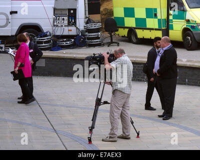 Liverpool, Royaume-Uni. Sep 11, 2014. Fiona Bruce était à Liverpool de filmer la nouvelle série de l'Antiquités Roadshow le jeudi 11 septembre. L'événement s'plave dans la crypte de la Metropolitan Lutyens Catthedral du Christ Roi, la plus grande cathédrale catholique du Royaume-Uni. Credit : Pak Hung Chan/Alamy Live News Banque D'Images