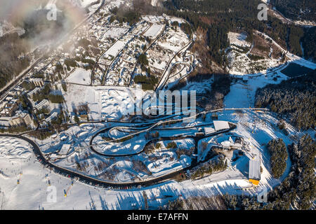 Winterberg piste de bobsleigh, vue aérienne, Winterberg, Hochsauerland, Rhénanie du Nord-Westphalie, Allemagne Banque D'Images