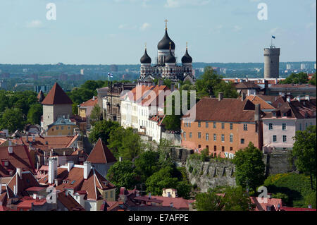 Vue depuis l'église de saint Olaf de la ville basse et la ville haute, le centre historique, Tallinn, Estonie, Pays Baltes Banque D'Images