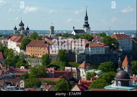 Vue depuis l'église de saint Olaf de la ville basse et la ville haute, le centre historique, Tallinn, Estonie, Pays Baltes Banque D'Images