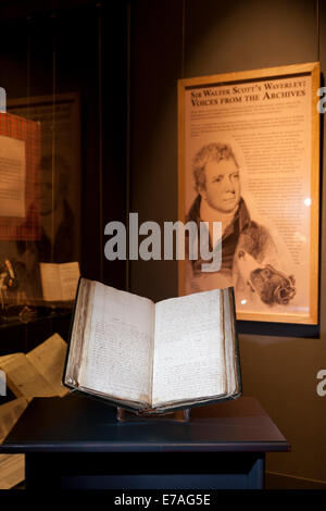 Edimbourg, Ecosse. 10 Septembre, 2014. Le manuscrit original de Sir Walter Scott Waverley' - 'la première fiction best-seller mondial - va à l'écran Aujourd'hui à la Bibliothèque nationale d'Écosse à Édimbourg. 10 septembre 2014. Crédit : GARY DOAK/Alamy Live News Banque D'Images