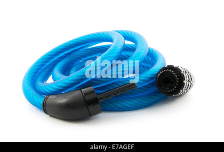 Cadenas de vélo bleu isolé sur fond blanc Banque D'Images