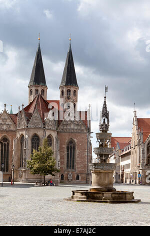 Place du marché de la vieille ville, Saint Mary's ou Marienbrunnen fontaine, Église Saint Martini, Brunswick, Basse-Saxe, Allemagne, Europe Banque D'Images