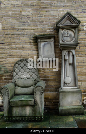 Horloge Granddads et président 1992, par Timothy obturateur, Chapel Street, à Bradford. Banque D'Images