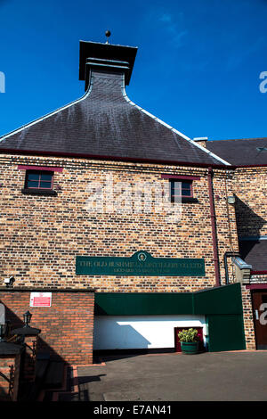 Old Bushmills Distillery, Bushmills, comté d'Antrim, en Irlande du Nord. Banque D'Images