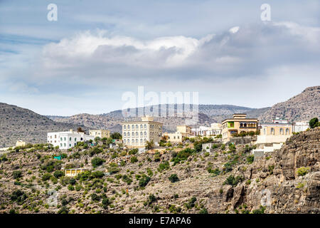 Image de paysage avec village Wadi Bani Habib en Oman Banque D'Images