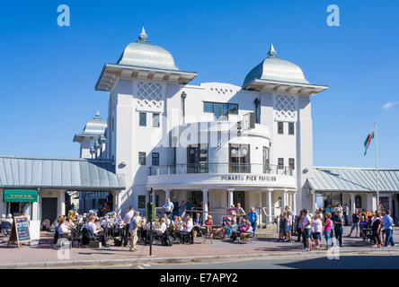 Groupe de cuivres jouant à l'extérieur de Penarth Pier Pavilion Penarth Vale de Glamourgan Sud pays de Galles GB Royaume-Uni Europe Banque D'Images