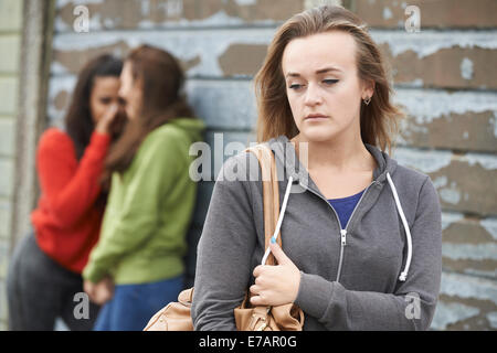 L'Adolescente malheureuse Cancanaient sur par les pairs Banque D'Images