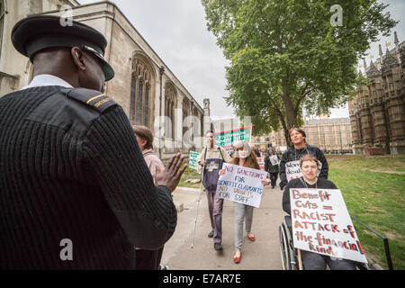 Londres, Royaume-Uni. 11 Septembre, 2014. Les personnes à mobilité réduite contre les coupures (ATLC) Manifestation à Londres Crédit : Guy Josse/Alamy Live News Banque D'Images