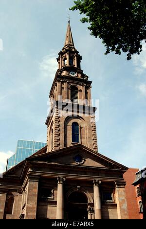 BOSTON, MASSACHUSETTS : Spire et néo-classique de l'élégante façade 1859 Arlington Street Church Banque D'Images