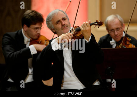 Prague, République tchèque. Sep 11, 2014. La violoniste Rainer Honeck et l'Orchestre de chambre de Berlin vienne effectuer pendant le Festival Prague Dvorak à Prague, République tchèque, le 11 septembre 2014. Credit : Michal Kamaryt/CTK Photo/Alamy Live News Banque D'Images