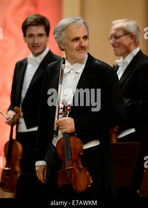 Prague, République tchèque. Sep 11, 2014. La violoniste Rainer Honeck et l'Orchestre de chambre de Berlin vienne effectuer pendant le Festival Prague Dvorak à Prague, République tchèque, le 11 septembre 2014. Credit : Michal Kamaryt/CTK Photo/Alamy Live News Banque D'Images