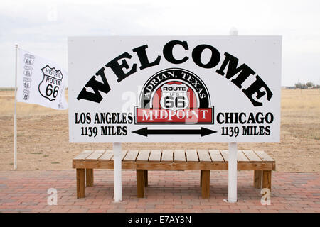 Le point milieu de la Route 66 dans la région de Adrian Texas Banque D'Images