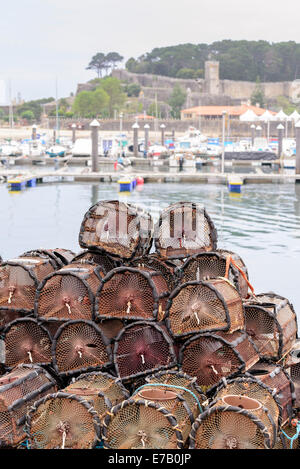 Fruits de mer les pièges dans un village de la côte de Galice, Espagne Banque D'Images