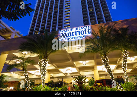 Honolulu Hawaii, Oahu, Hawaiian, Waikiki Beach, Resort, Marriott Waikiki Beach Resort & Spa, hôtel, devant, entrée, soirée, nuit, Etats-Unis, Etats-Unis, Etats-Unis, Amérique Banque D'Images