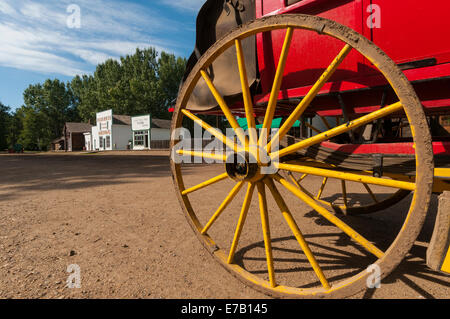 Elk203-5345 Le Canada, l'Alberta, Edmonton, Fort Edmonton, 1885 rue avec stage coach Banque D'Images