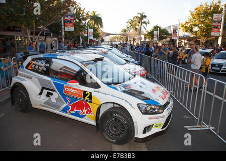 Coffs Harbour, Australie. 11 Septembre, 2014. Le Championnat du Monde des Rallyes voitures sont alignées pour l'affichage au public avant le début du rallye Australie tour à Coffs Harbour. La cérémonie commence à l'événement, qui a eu lieu à Coffs Harbour, fans a donné l'occasion de rencontrer les pilotes et voir les voitures qui seront en compétition durant l'événement de cette année. Credit : Russell Hunter/Alamy Live News Banque D'Images