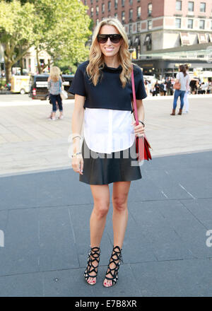 Lisa Dicicco Cahue en arrivant à la piste de Desigual show à New York City - 4 septembre 2014 - Photo : Manhattan piste/Charles Eshelman Banque D'Images