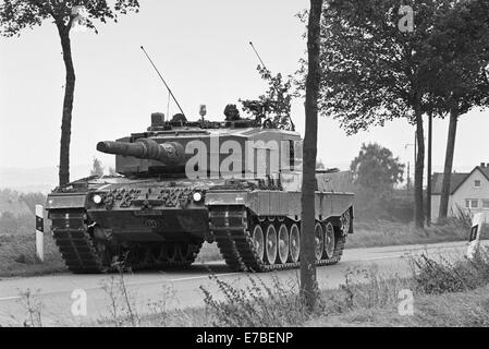 Exercices de l'OTAN en Allemagne, Leopard II tank de l'armée néerlandaise (septembre 1988) Banque D'Images