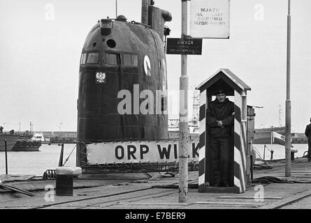 La marine polonaise, les sous-marins soviétiques (atterrissage Whiskey-classe) dans la base navale de Gdynia (mai 1991) Banque D'Images