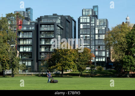 Résidence moderne d'Édimbourg le Quatermile ville vu depuis le Parc des Meadows Banque D'Images