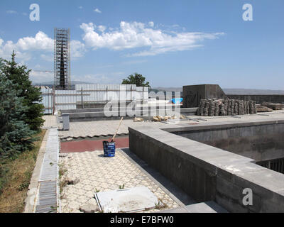 Mémorial du Génocide des Arméniens sur la colline de Tsitsernakaberd dans la capitale arménienne Erevan, le 28 juin 2014. Des travaux de rénovation sont actuellement en cours pour préparer le monument pour le centenaire du génocide de 2015. Le Jour du souvenir du génocide arménien est observée le 24 avril. Photo : Jens Kalaene - AUCUN SERVICE DE FIL- Banque D'Images