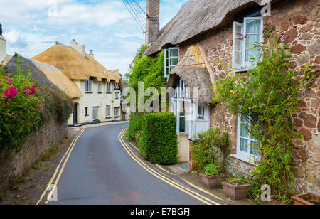 Quartier calme de chaumières dans la jolie ville de Somerset Porlock sur la côte d'Exmoor Banque D'Images