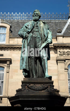 William Chambers, Lord Provost, memorial statue sur Chambers Street, Édimbourg Banque D'Images