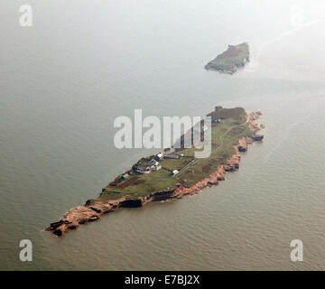 Vue aérienne de rochers rouges un site SSSI de dunes de sable et des roselières à l'embouchure de l'estuaire de la Dee, à l'ouest de Hoylake, Merseyside, Royaume-Uni Banque D'Images