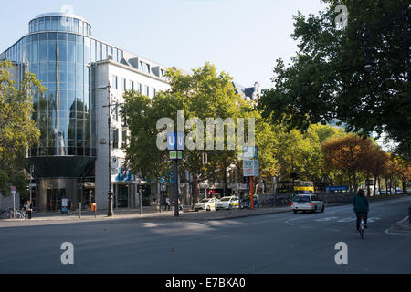 Berlin métro ligne U1 démarre à partir de la station Uhlandstraße qui est dans la rue Kurfürstendamm, Berlin. Banque D'Images