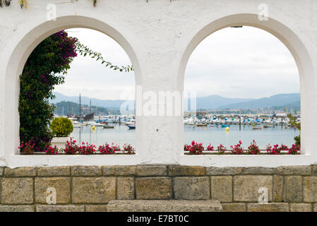 Promenade dans la ville de Baiona, province de Pontevedra, Espagne Banque D'Images