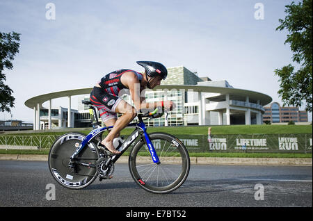 Austin, Texas, États-Unis. Apr 26, 2014. Les athlètes concourent dans le temps la vie 2014 triathlon Tri CapTex lundi, 26 mai, 2014 à l'Auditorium Shores à Austin, Texas. © Ashley Landis/ZUMA/Alamy Fil Live News Banque D'Images