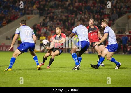 Salford, Royaume-Uni. Sep 12, 2014. Super League Rugby. Salford Reds contre Widnes Vikings. Salford Red Devils Stand Off Rangi Chase en action. Credit : Action Plus Sport/Alamy Live News Banque D'Images