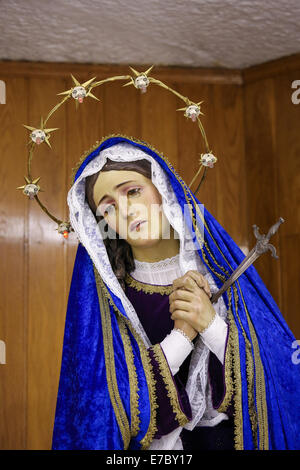 Statue de la Vierge Marie dans l'église de Santos Passos Guimaraes, Portugal. Banque D'Images