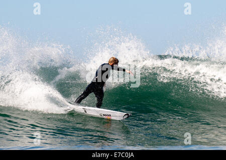 San Clemente, CA, USA. Sept 12, 2014. Mick Fanning surf Trestles inférieur sur une mise à jour pendant la session ASP Men's Hurley Pro World Tour événement surf à San Clemente, CA Crédit : Benjamin Ginsberg/Alamy Live News Banque D'Images